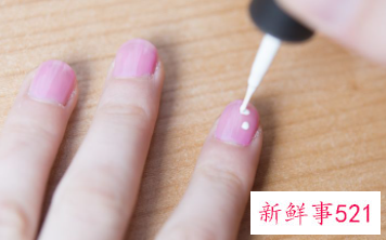 做的美甲贴的甲片自己怎么去掉