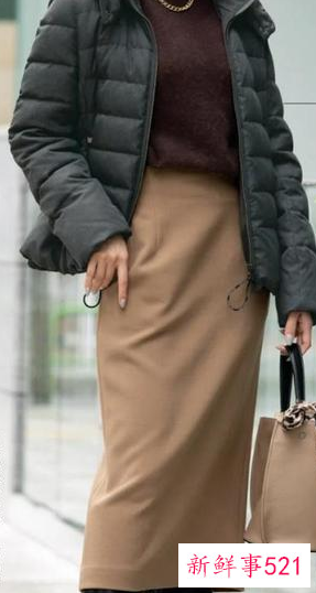 五十岁女人冬天半身裙搭配