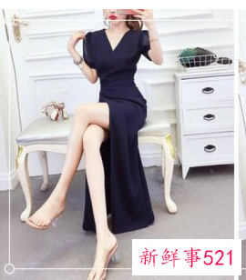 连衣裙配高跟凉鞋