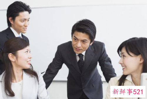 职场做些小动作获得完美的人际