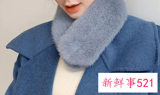 红色系裙子带什么围脖