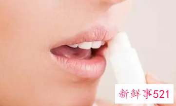 嘴唇干裂脱皮小妙招