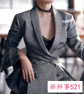 黑色裙子配什么围巾好看