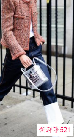 牛仔裤配黑色鞋好看吗