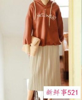 宽松卫衣搭配什么裙子好看