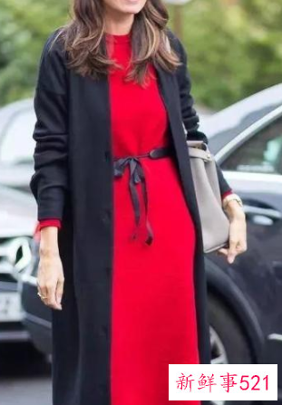 大衣买什么颜色才不过时