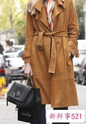 牛仔裤配黑色鞋好看吗