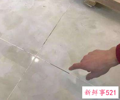 下雨天室内能铺地板砖吗