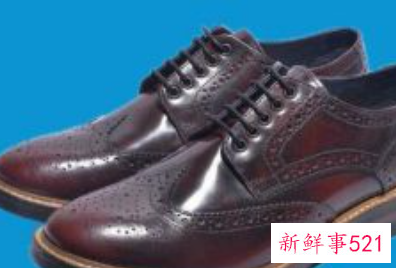 皮鞋配什么上衣