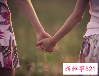 关于牵手的幽默说说