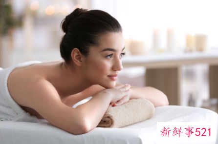 粘假睫毛的步骤