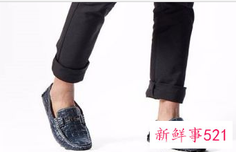 男生牛仔裤配什么鞋子