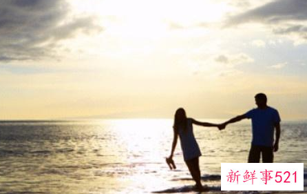 一个已婚男人对你暧昧的表现