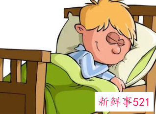 梦见三四个人一起睡觉