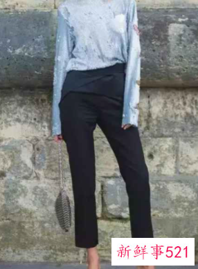 牛仔裤配黑色鞋好看吗