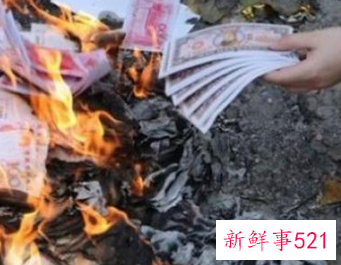 梦见在墓地给亲人烧纸是什么意思