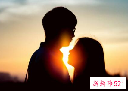 男女产生感情的表现