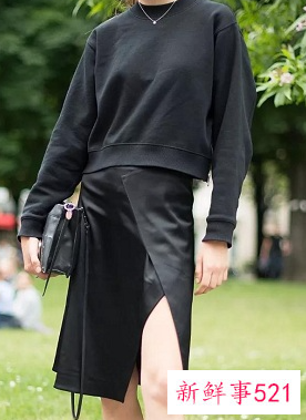 针织开叉半身裙搭配什么上衣