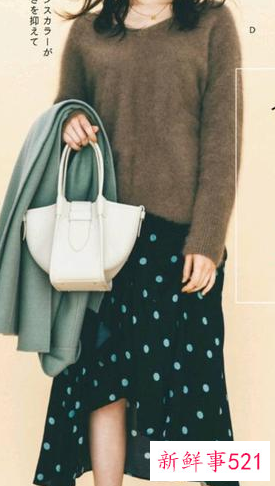 五十岁女人冬天半身裙搭配