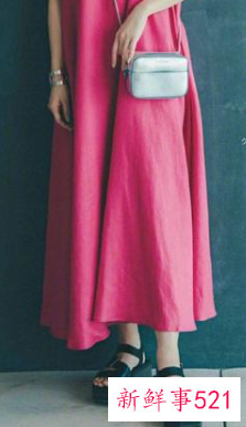 配裙子的百搭凉鞋