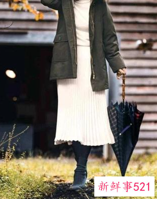五十岁女人冬天半身裙搭配