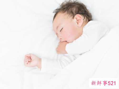 一月睡黄,二月哭肠,三月攒肚