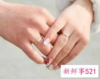 关于牵手的幽默说说