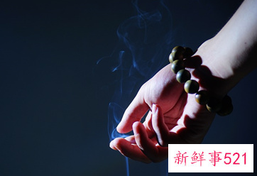 2022年属龙女适合戴什么转运