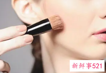 夏天化妆好还是不化妆好