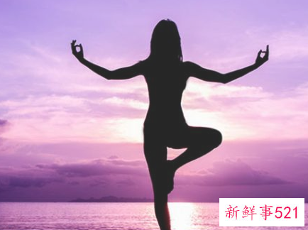 教你八式简单的沙发瑜伽让你轻松瘦