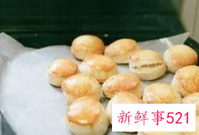 梦见偷吃食堂的东西