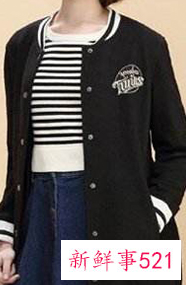 外套黑色的里面搭配什么颜色