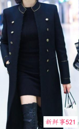 外套黑色的里面搭配什么颜色