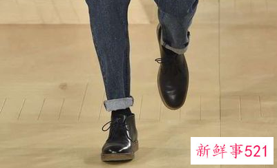 皮鞋配牛仔裤