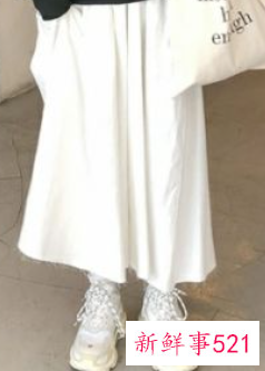 休闲运动鞋配什么裤子女