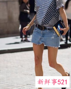 蓝色牛仔裙配什么鞋子