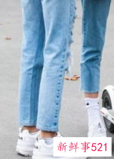 休闲运动鞋配什么裤子女