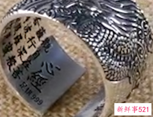 右手戴戒指的含义