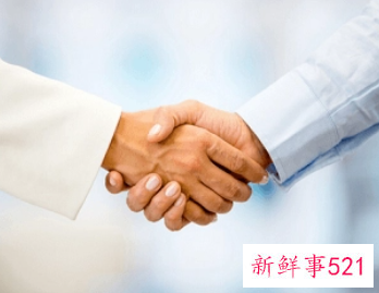 梦见和别人握手是什么意思