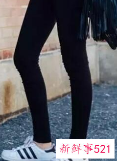 休闲运动鞋配什么裤子女