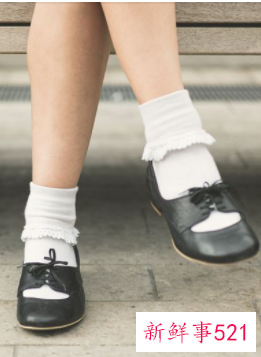 黑色一脚蹬配什么袜子