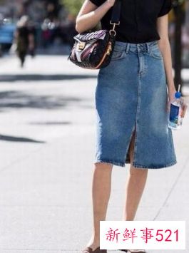 蓝色牛仔裙配什么鞋子