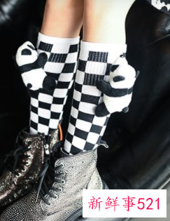 黑色一脚蹬配什么袜子