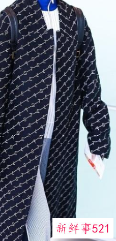 外套黑色的里面搭配什么颜色