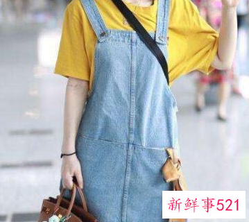 蓝色牛仔裙配什么鞋子