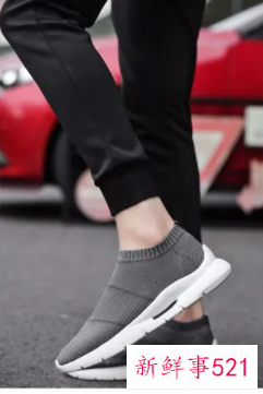 黑色一脚蹬配什么袜子