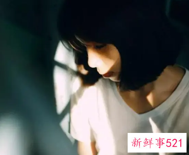 分手后还爱你的表现