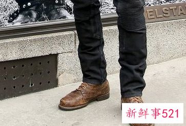 皮鞋配牛仔裤
