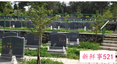 入土完第二天下雨好不好