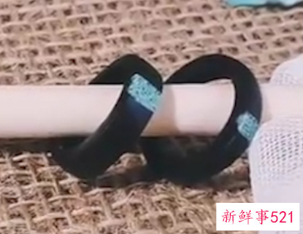 右手戴戒指的含义